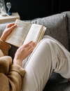 ¿Cómo crear el rincón de lectura perfecto?: muebles y accesorios que no pueden faltar